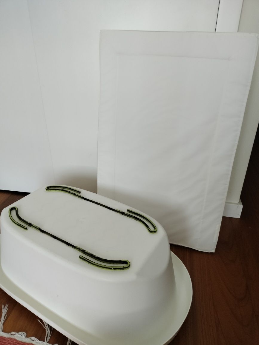 Banheira e muda-fraldas com 2 capas IKEA