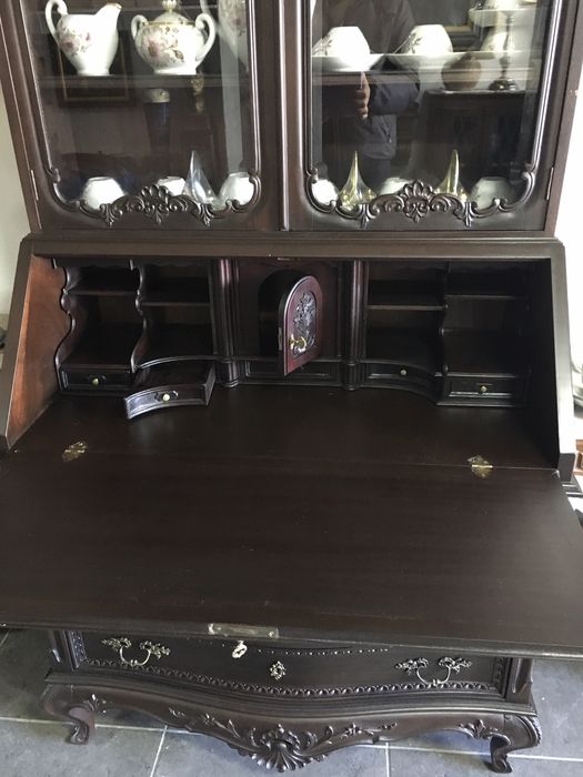 Móvel muito antigo, como novo.