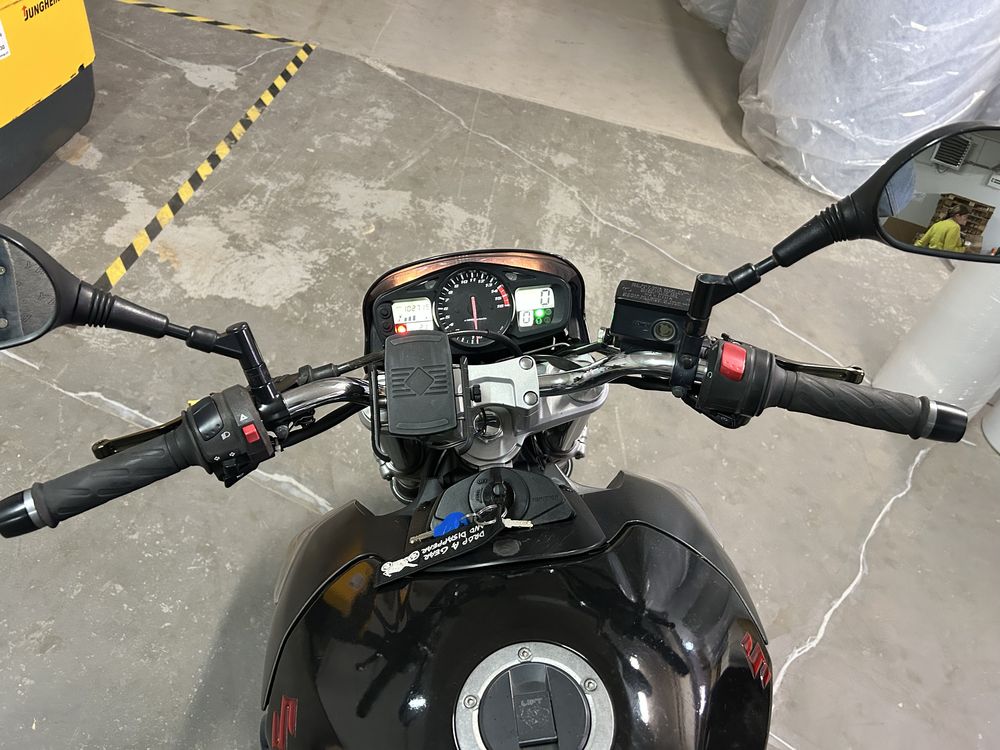 Suzuki Gsr 600 Zadbany