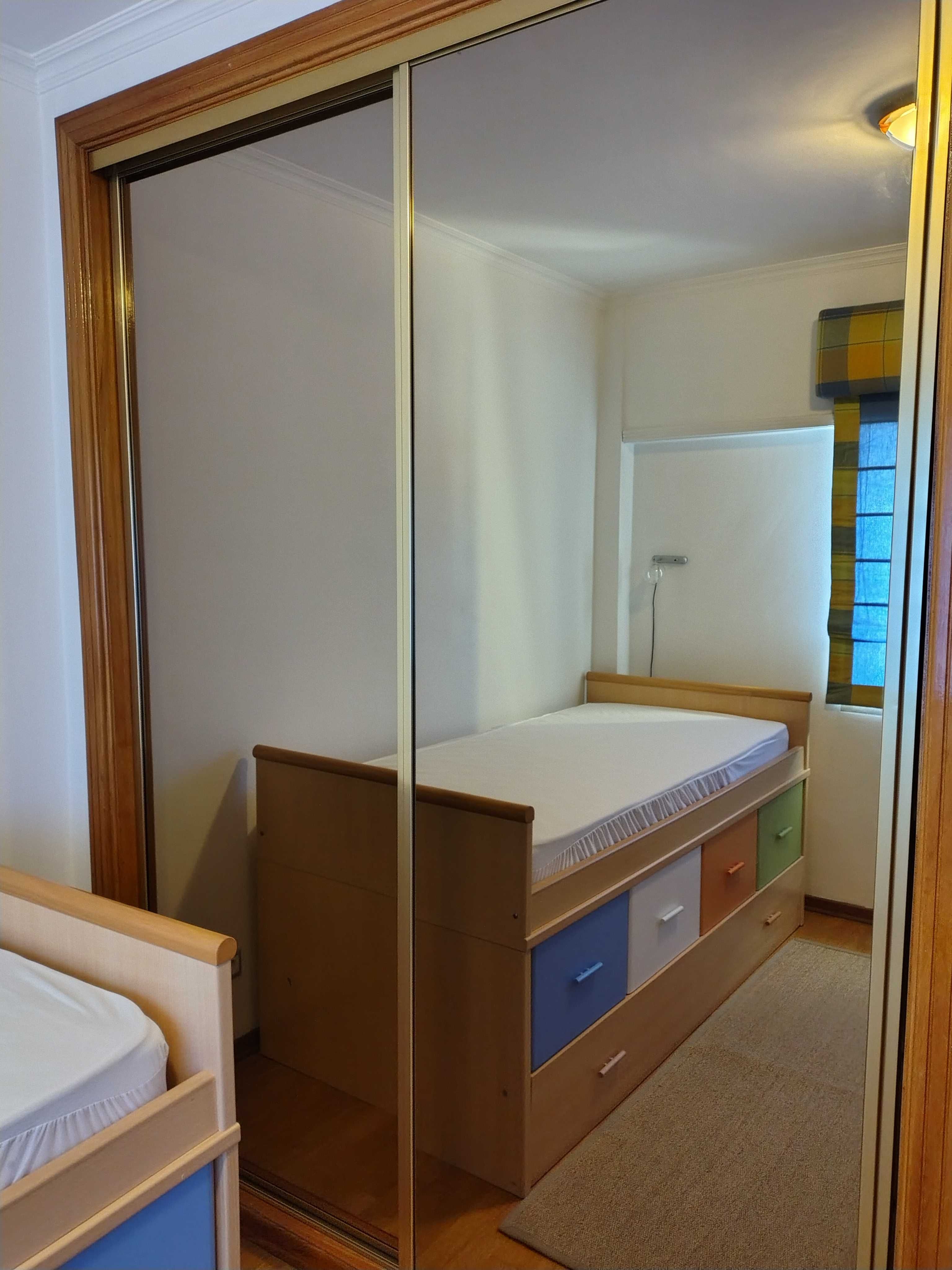 Apartamento T2 + 1  em  Algés (Negociável)