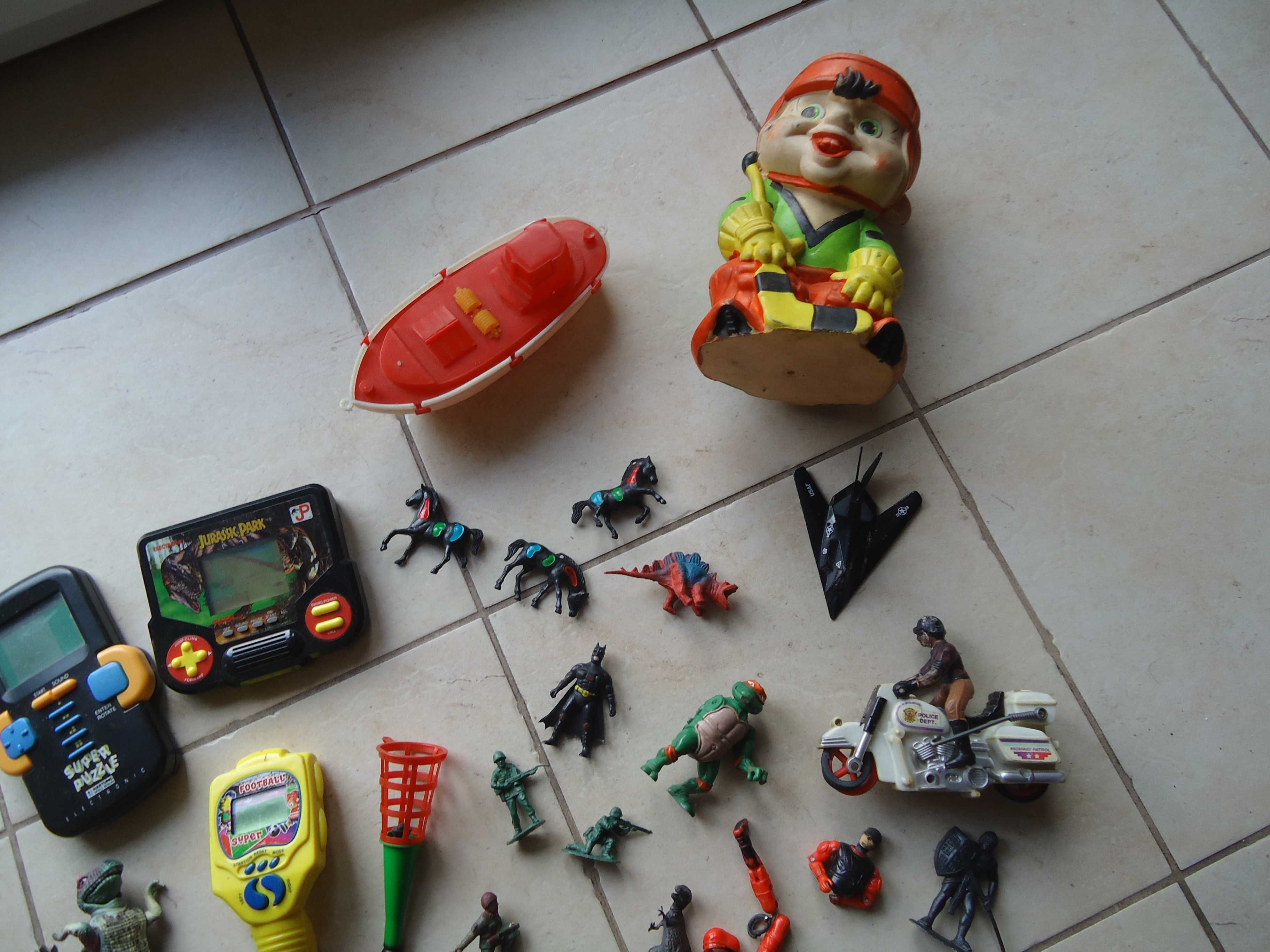 Kolekcja starych zabawek stare zabawki żołnierzyki ludziki itd