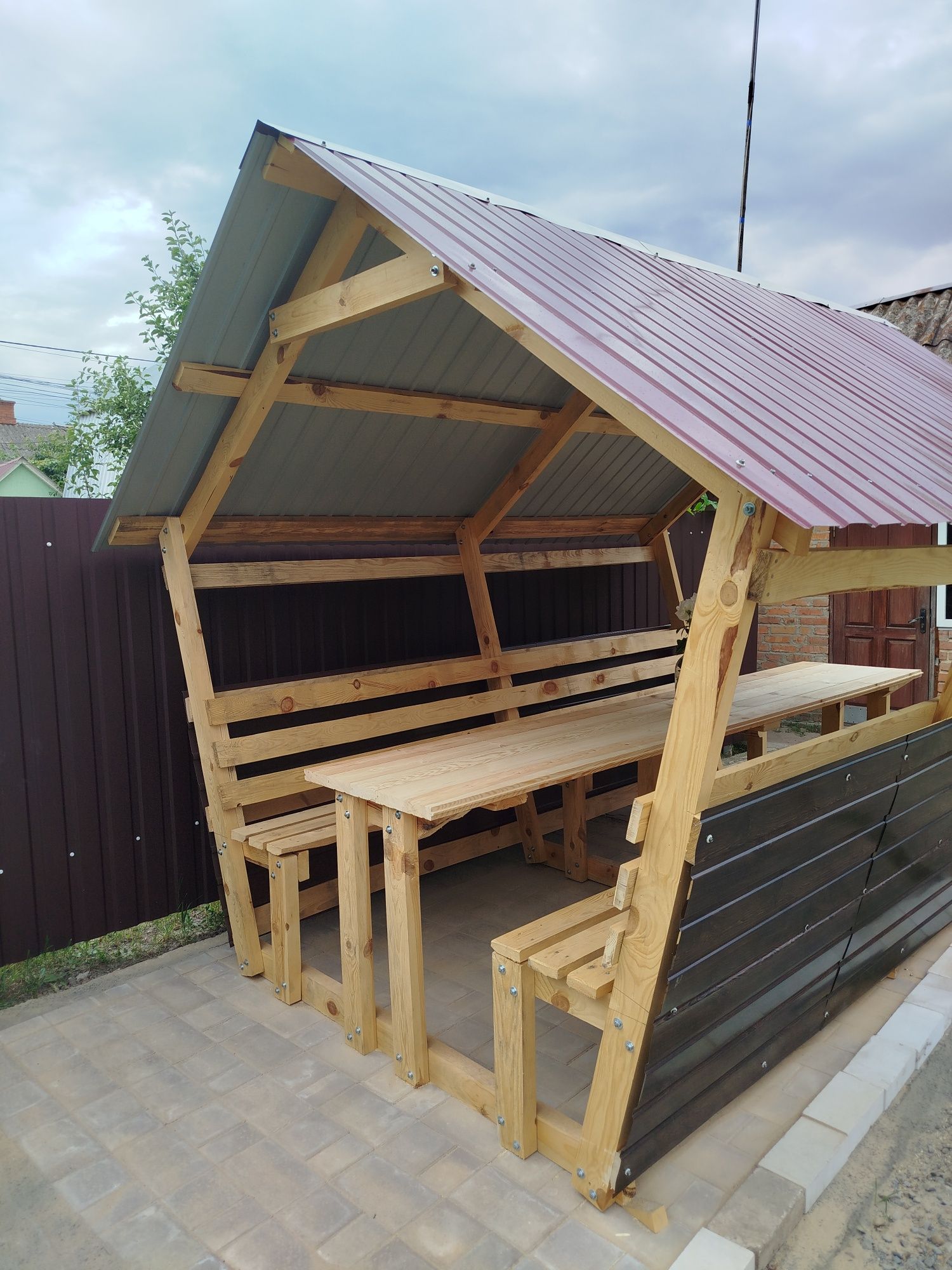 Дерев'яна біседка