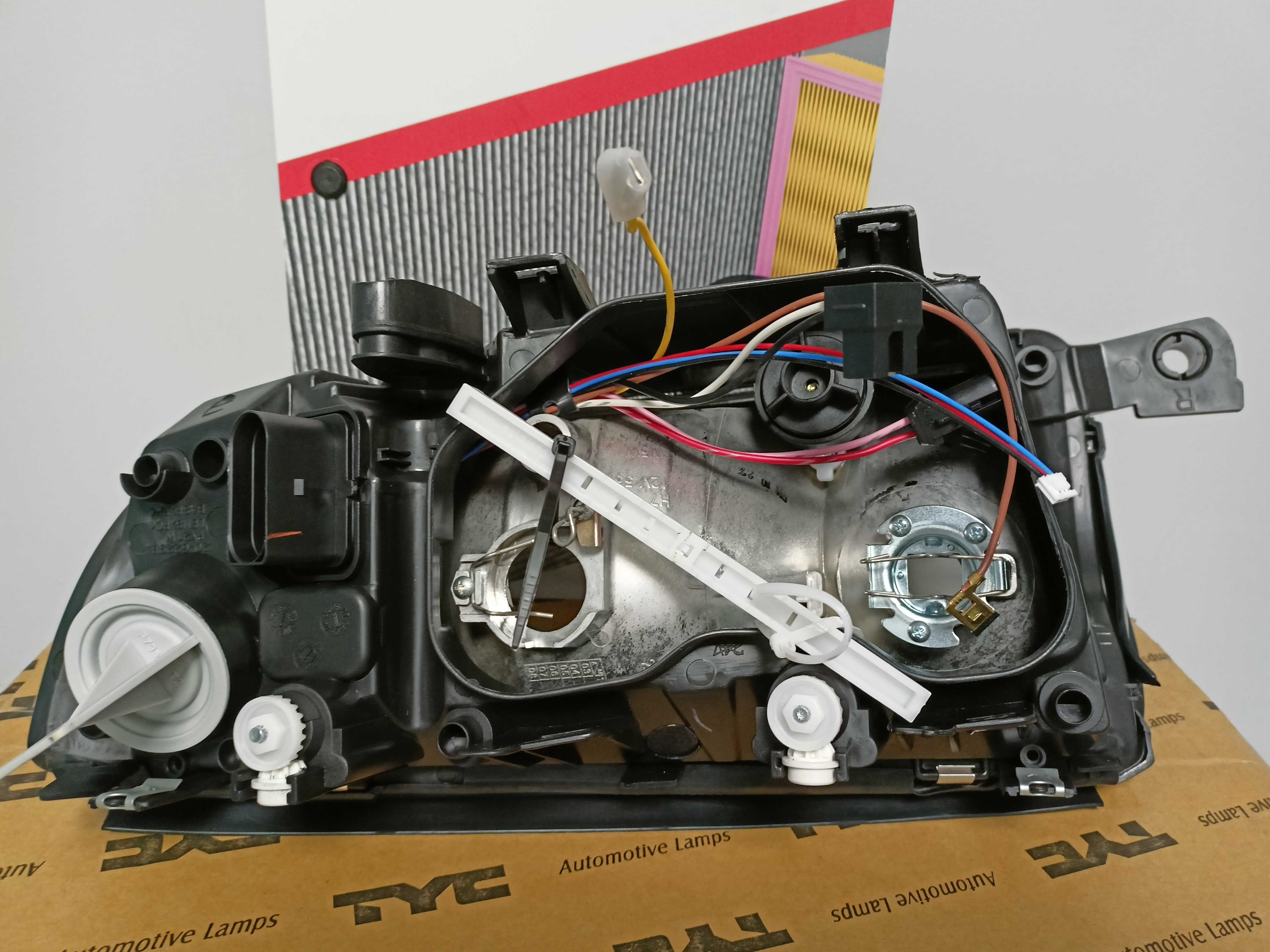 Skoda Fabia I 99-07 Lampa/Reflektor przód prawy /H7+H3