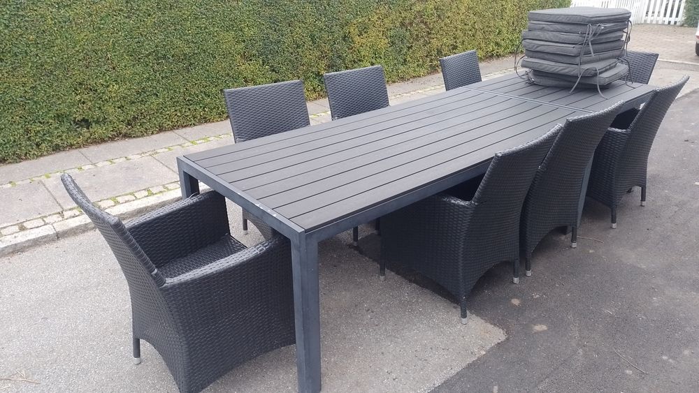 Komplet ogrodowy stół i 8 krzeseł