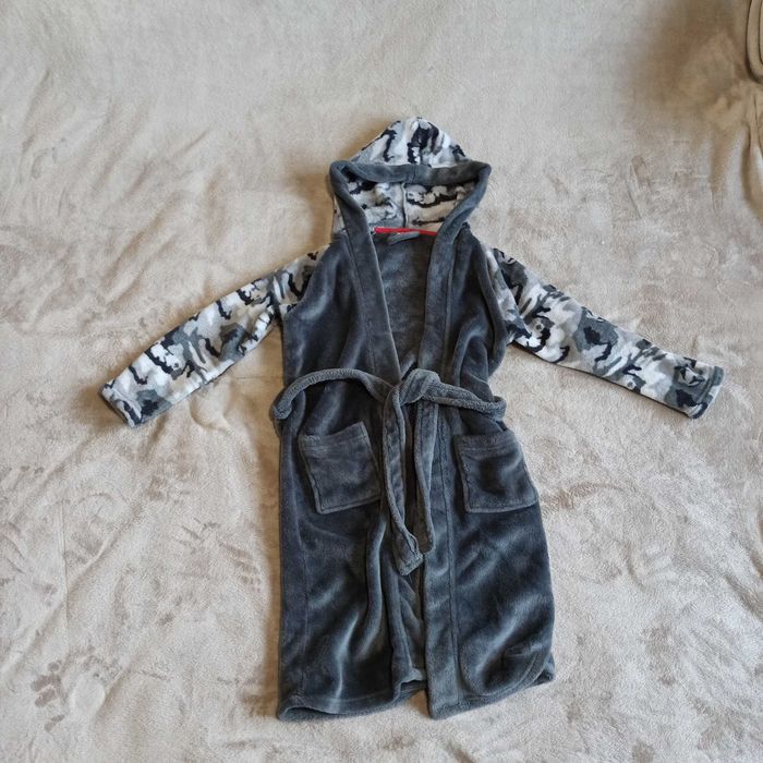 Теплий домашній халат для хлопця, якісний в гарному стані зріст 145 см