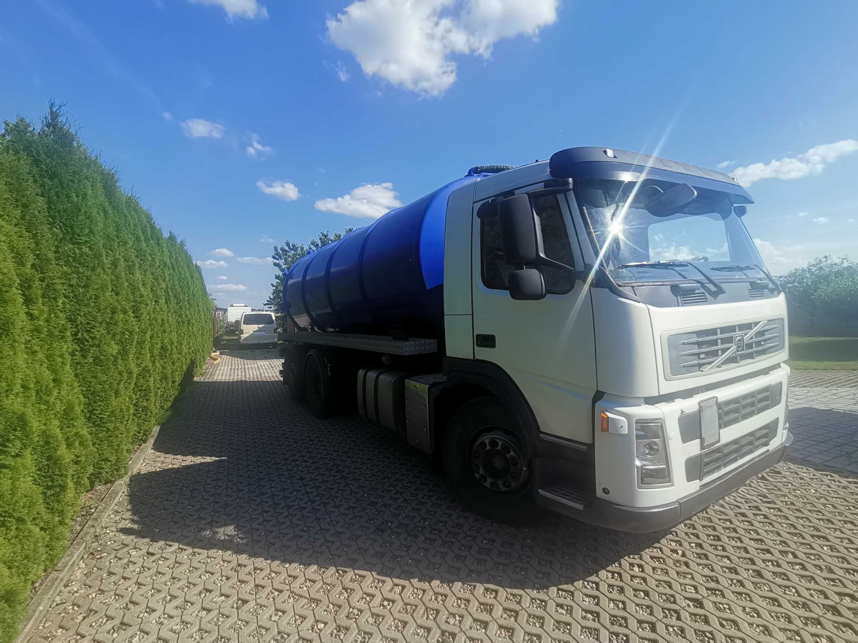 Samochód asenizacyjny Volvo FM300