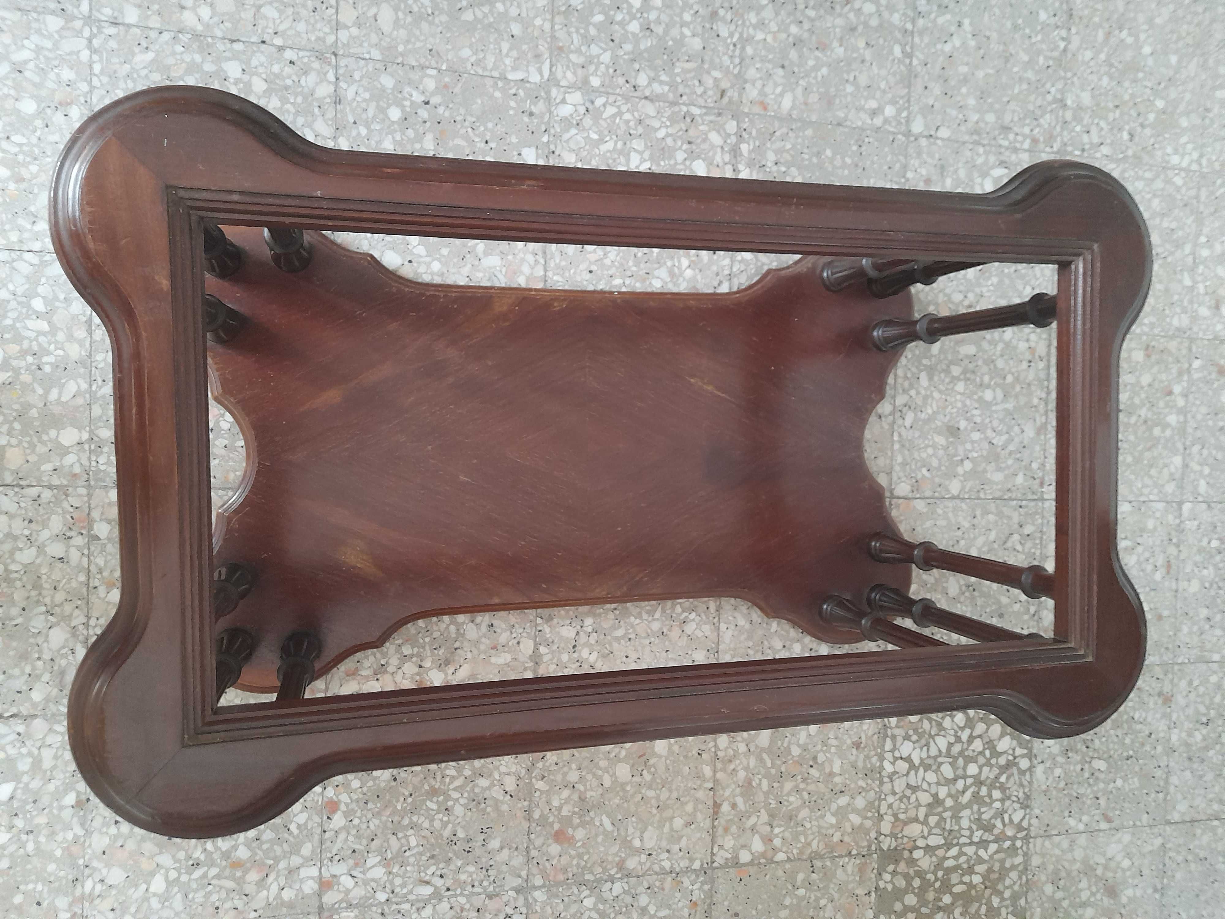 Mesa centro de sala em madeira maciça (Sem Vidro)
