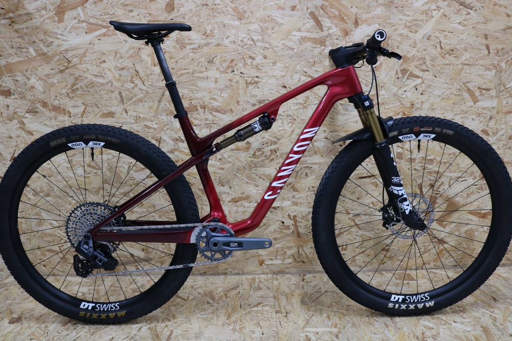 Bicicleta BTT 29er Canyon Lux World Cup CF 8