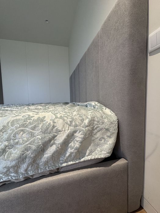 Sommier/Cama 180 cm estofado com arrumação