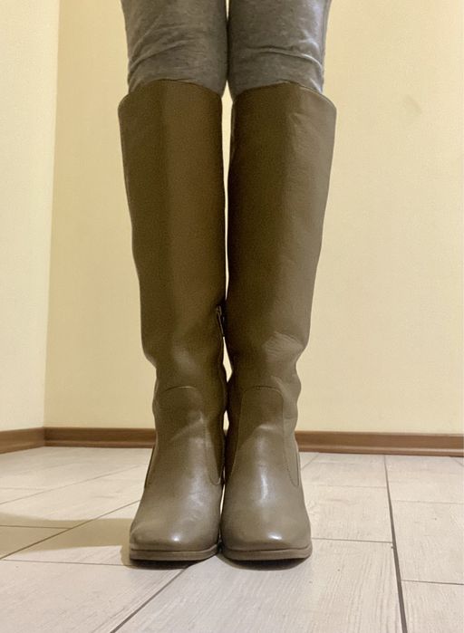 Чоботи жіночі