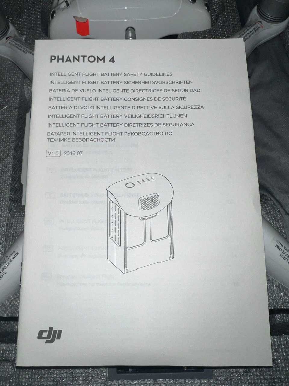 Професійний квадрокоптер DJI Phantom 4