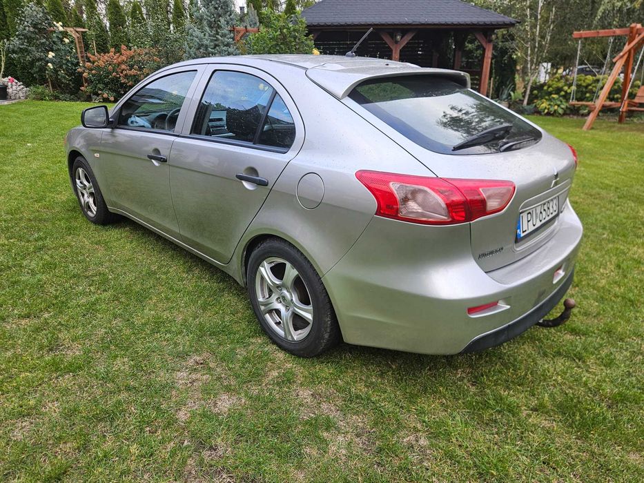 Samochód Mitsubishi Lanser