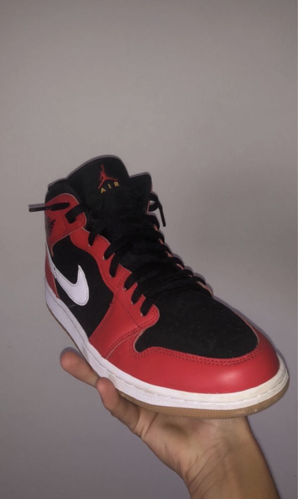 Jordan 1 mid NOVOS