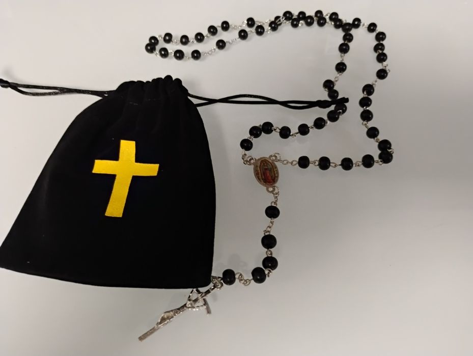 Czarny różaniec z sakiewką Nowy