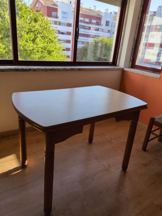 Mesa Extensivel p/ 6-8 pessoas