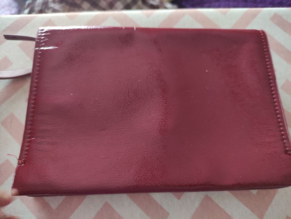 Pochete vermelho envernizada
