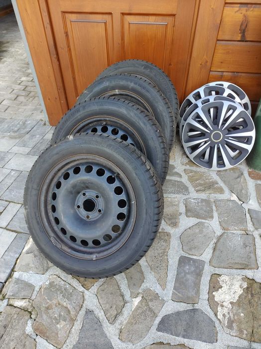 Sprzedam felgi stalowe z kołpakami