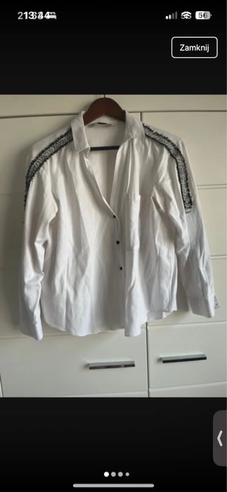 Biała koszula zara z podwijanymi rękawami
