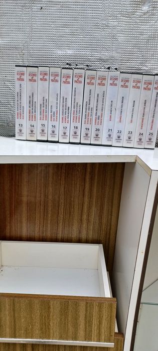 Vendo esta colecção de desenho e pintura.