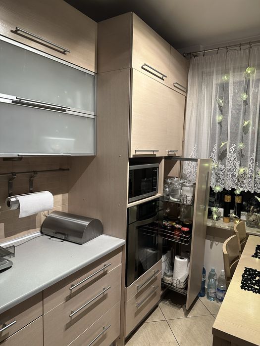 Kuchnia wykonana na wymiar przez stolarza.