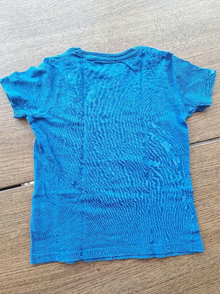 2 t-shirts e um par de calções, 110 cm