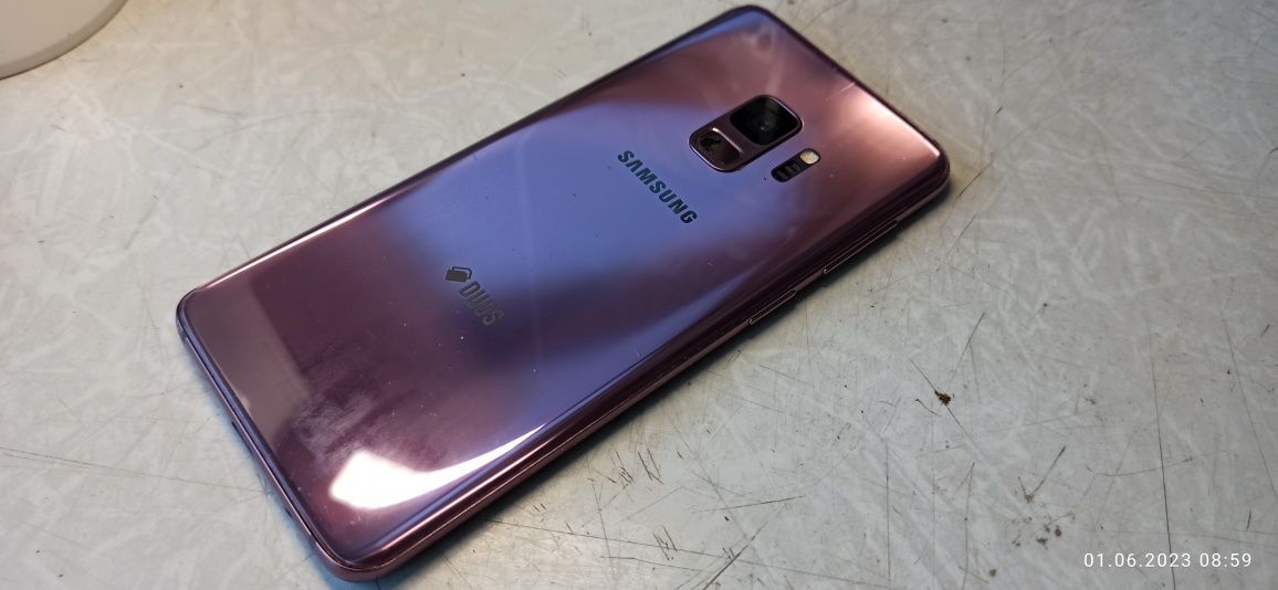 Samsung S9 хорошее состояние.