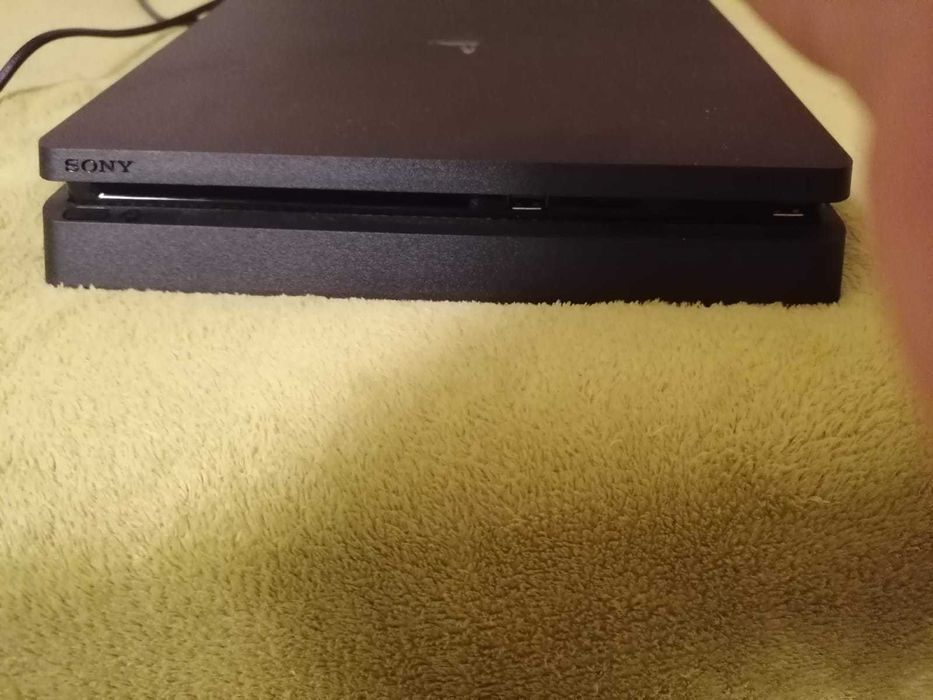 Konsola PS4 Slim 512+2 pady+2 gry