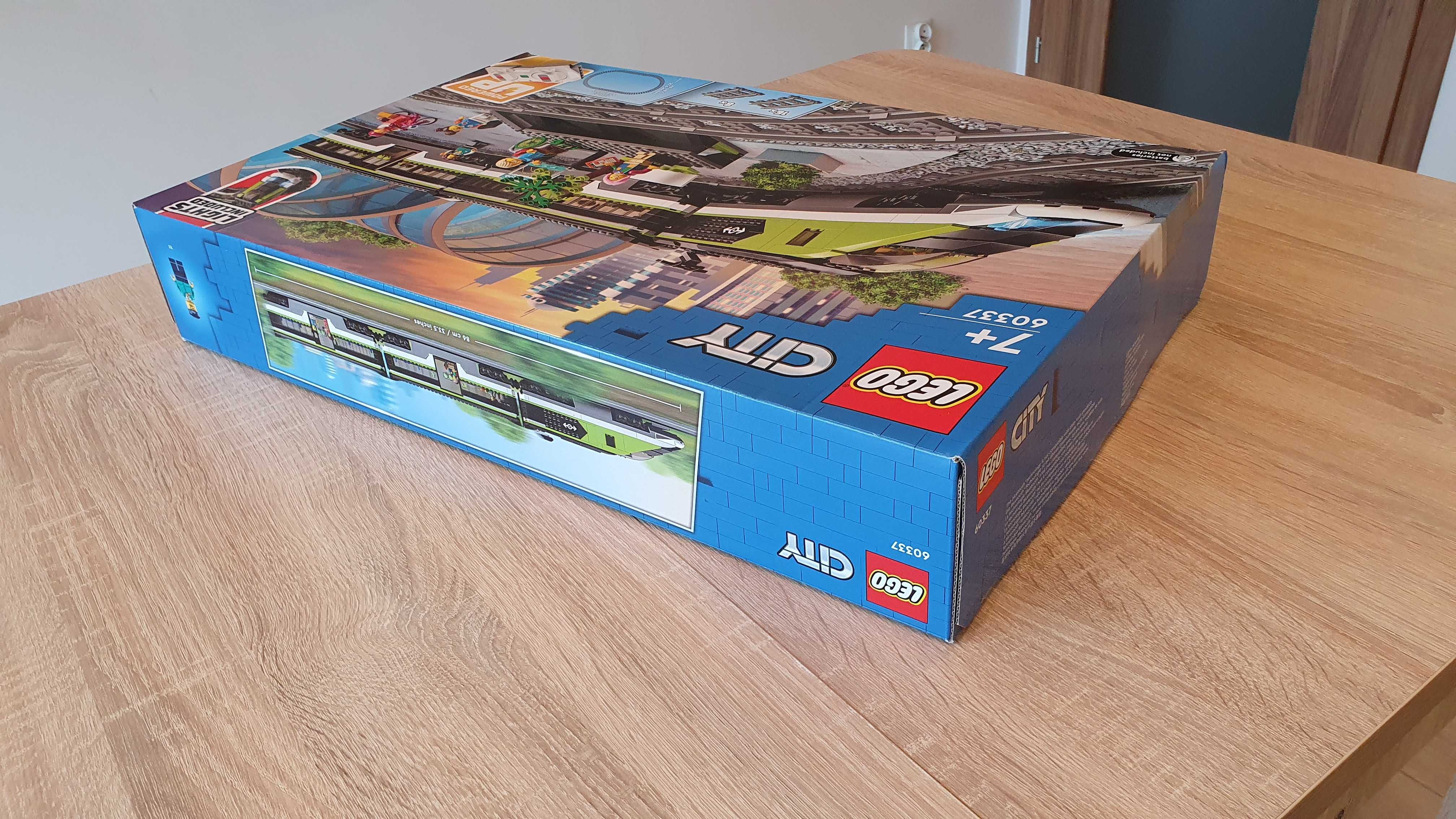LEGO 60337 City - Ekspresowy pociąg pasażerski zielony na baterie