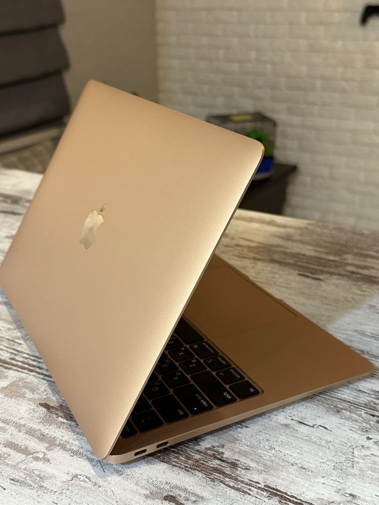 Macbook air 2020 I3 8/256