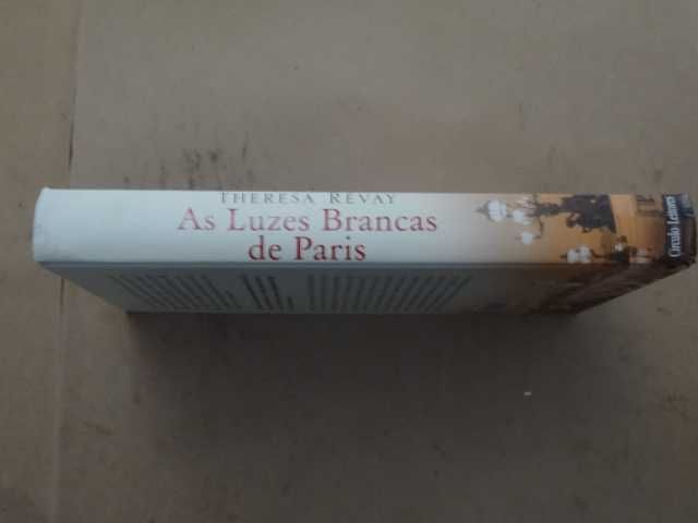 As Luzes Brancas de Paris de Theresa Révay