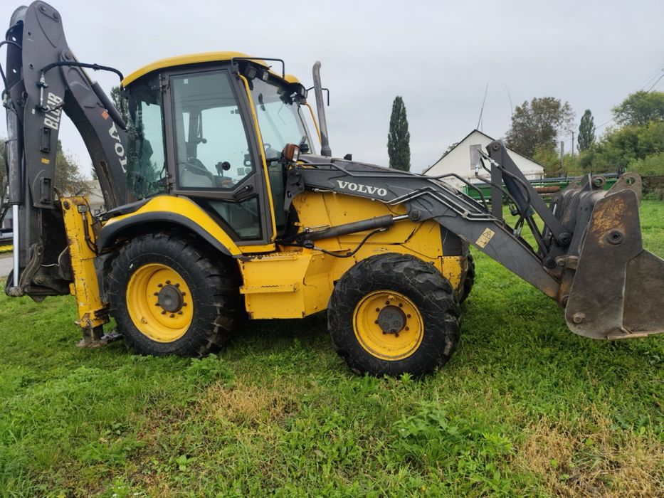 Екскаватор-навантажувач Volvo BL61B