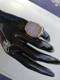 5_USA_pierścionek regulowany/uniwersalny_kamień naturalny- jasny szary
