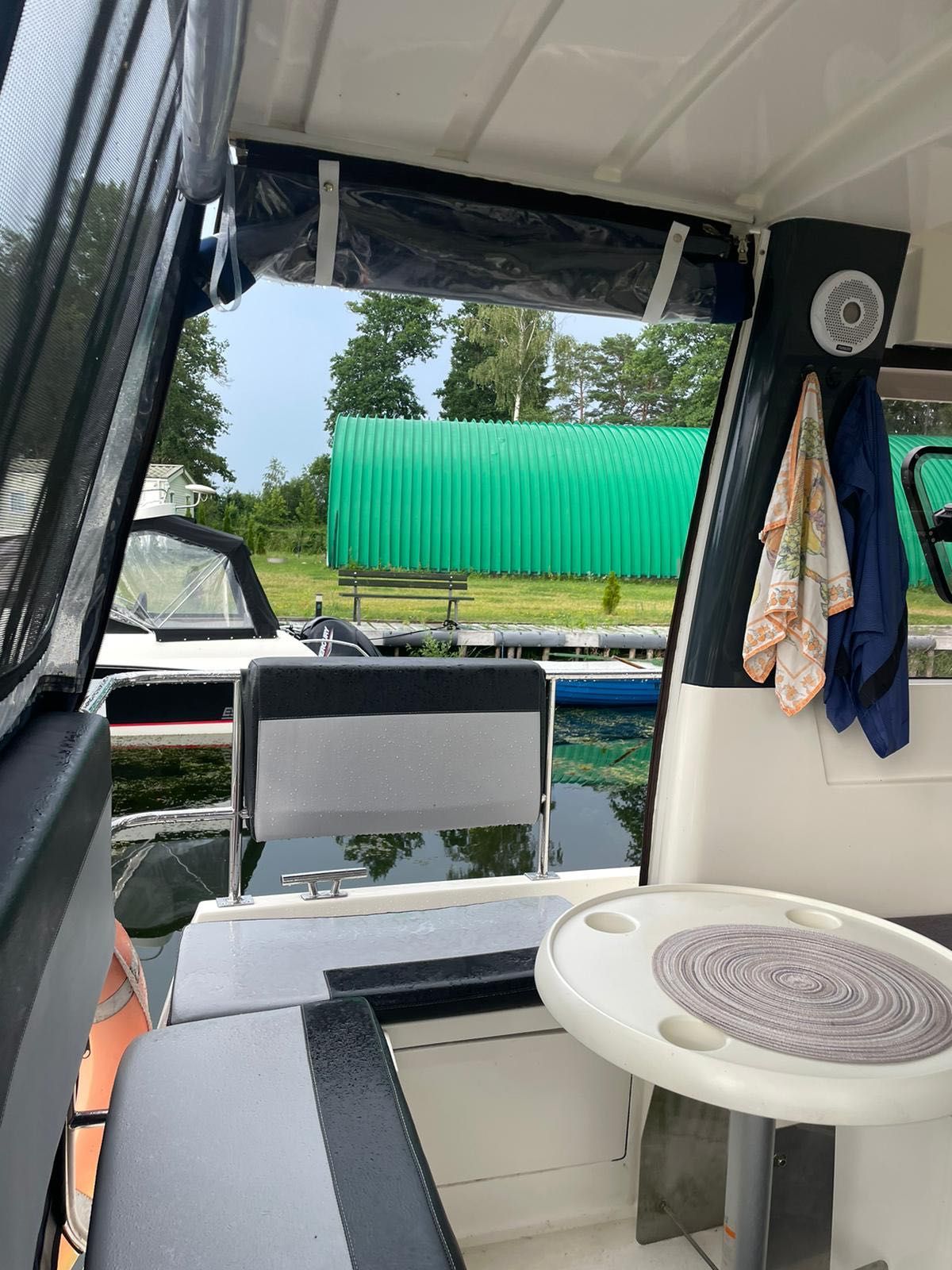 House boat jacht Nautica 830 salon Polska prywatna zamiana