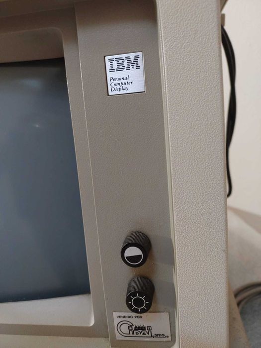 Computador  IBM 5160 com monitor IBM 5151