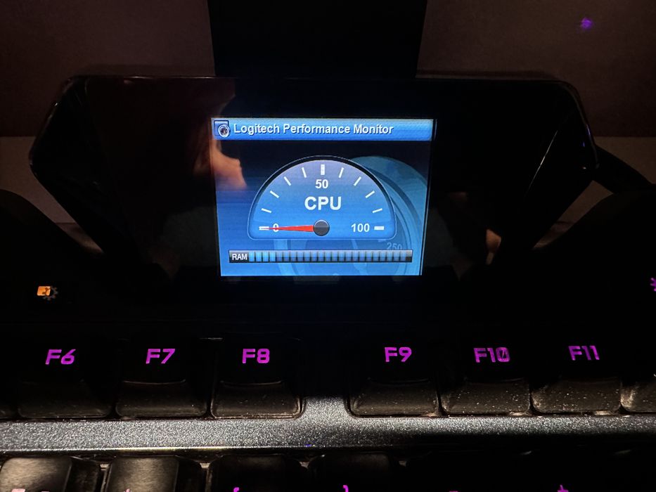 Топова ігрова клавіатура Logitech G19S з екранчиком