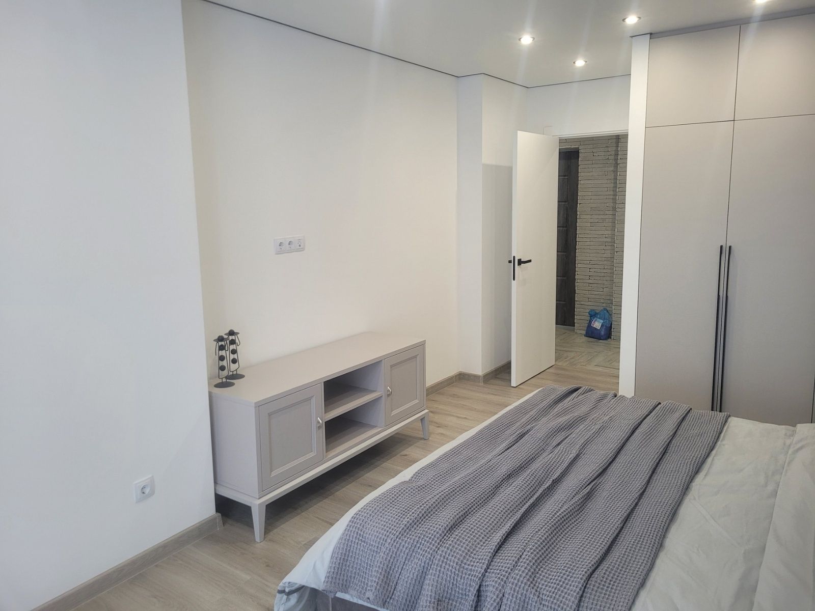 Продаж 2к квартири, 76 кв.м, пров. Цегельний, Дружба