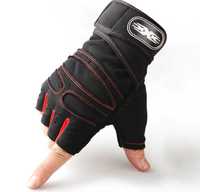 Спортивные перчатки без пальцев.