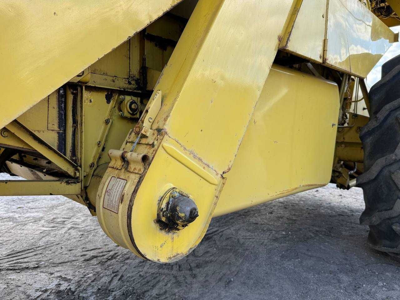Свіжо привезений зерновий комбайн New Holland 1520 700МОТОГОДИН