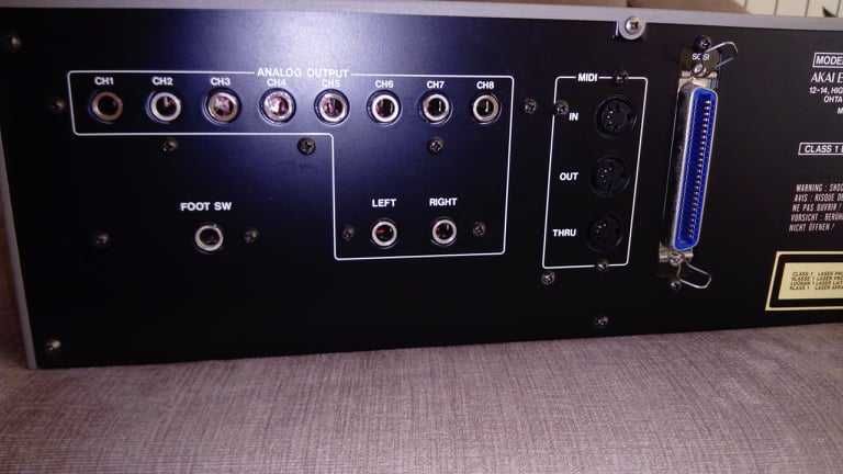 AKAI CD3000i - Sampler clássico analógico