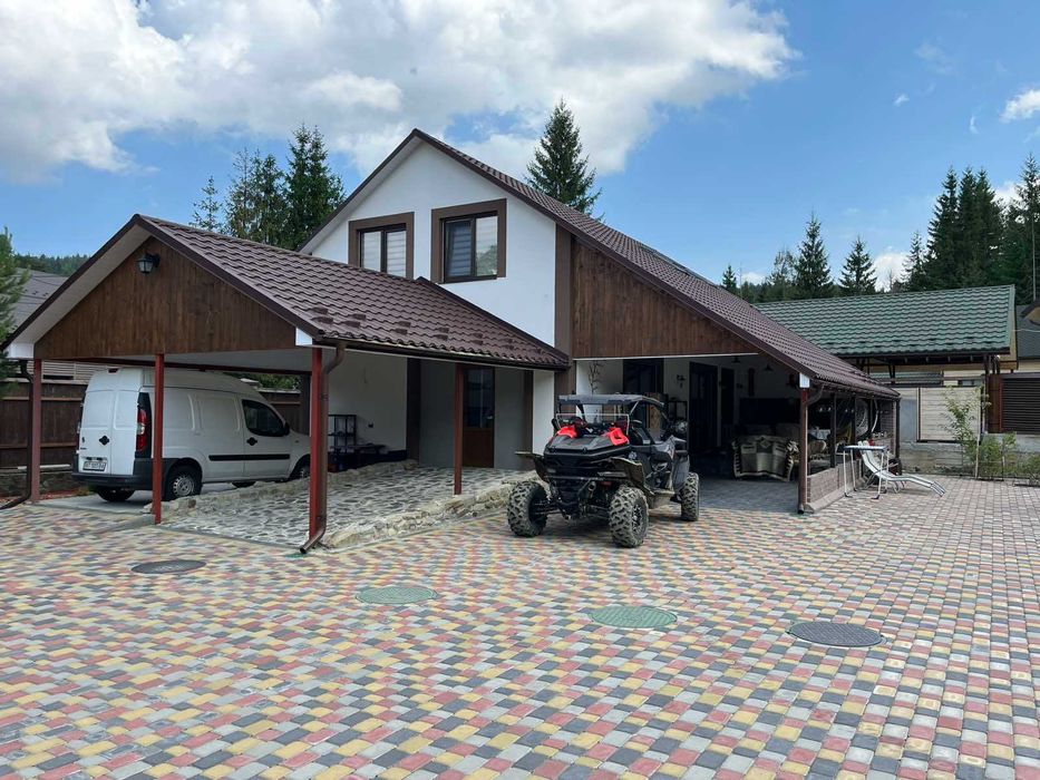 Власний будинок в Карпатах, Микуличин біля каньйону.