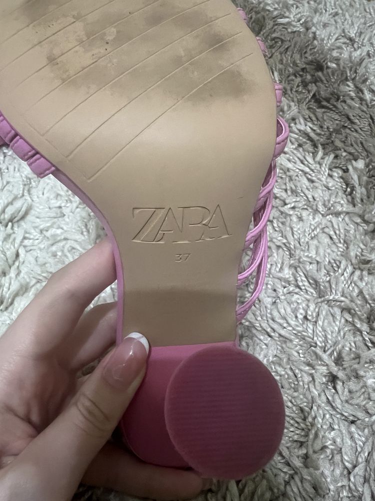 Взуття шльопанці Zara