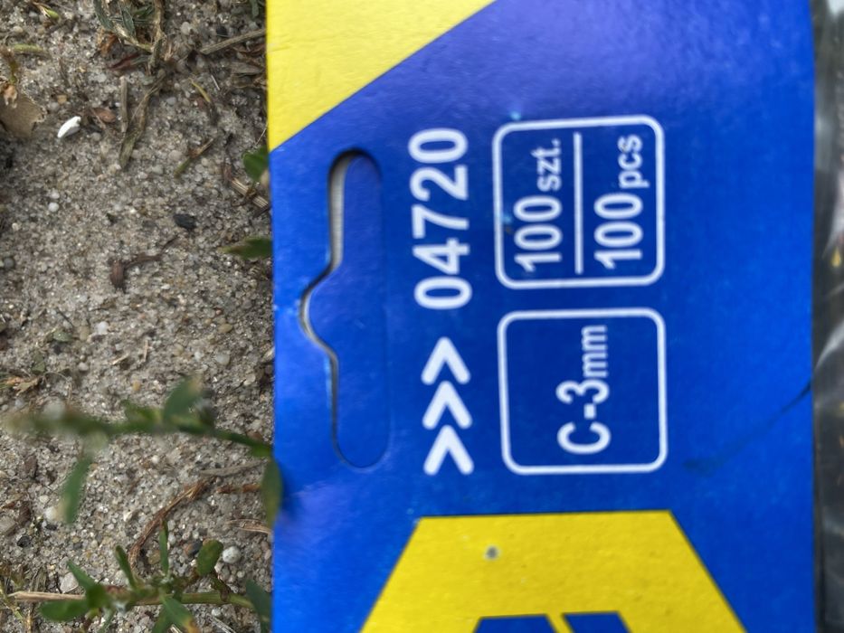 Klamry do boazerii - zestaw 600 szt. Nowe