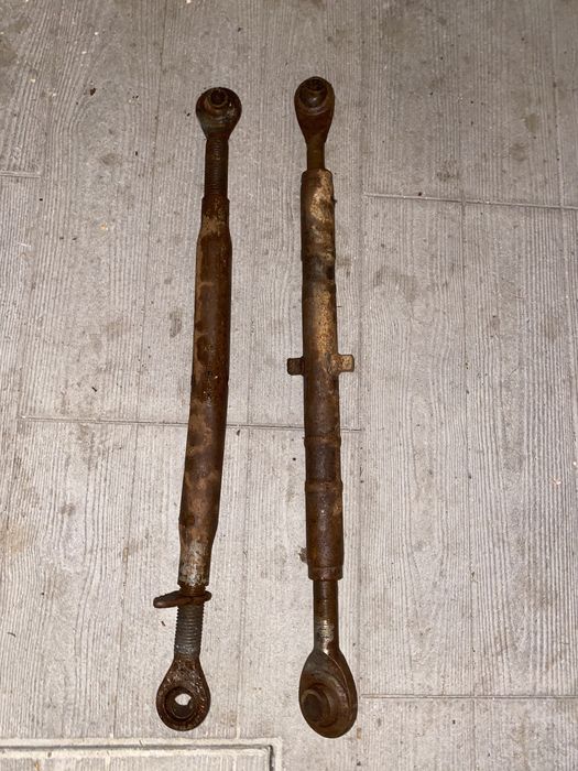 Vendo 2 teceiros braços para trator