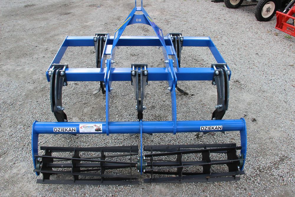 Pług dłutowy bezorkowy M-PIRAT z wałem dziekan  agregat głębosz