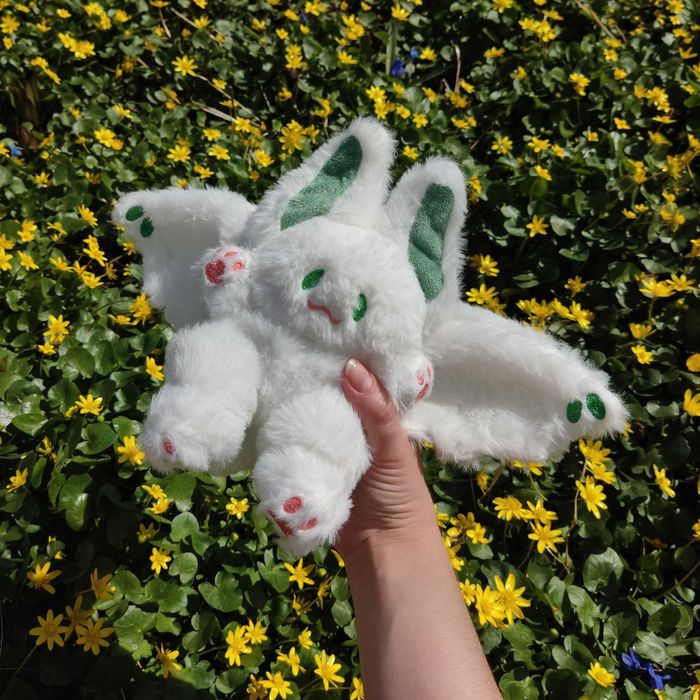 Мила м'яка іграшка