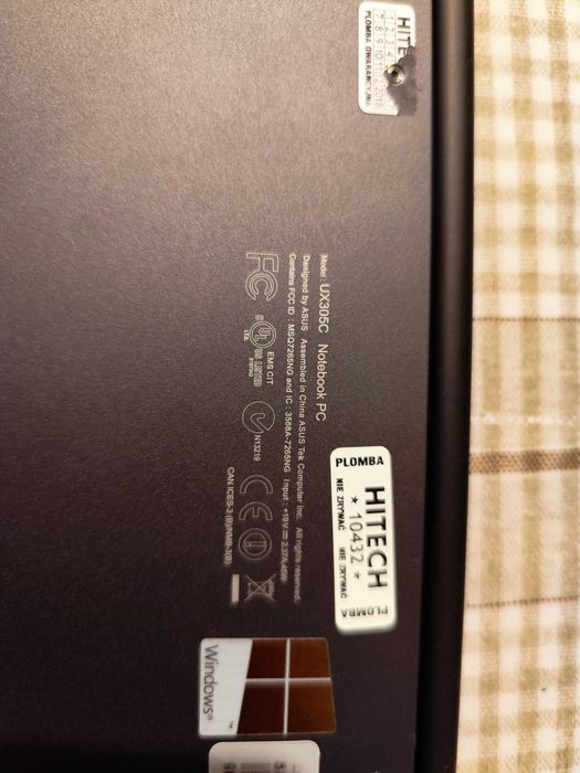 Asus Zenbook UX305CA SSD 256GB 8GB FHD uszkodzona klawiatura