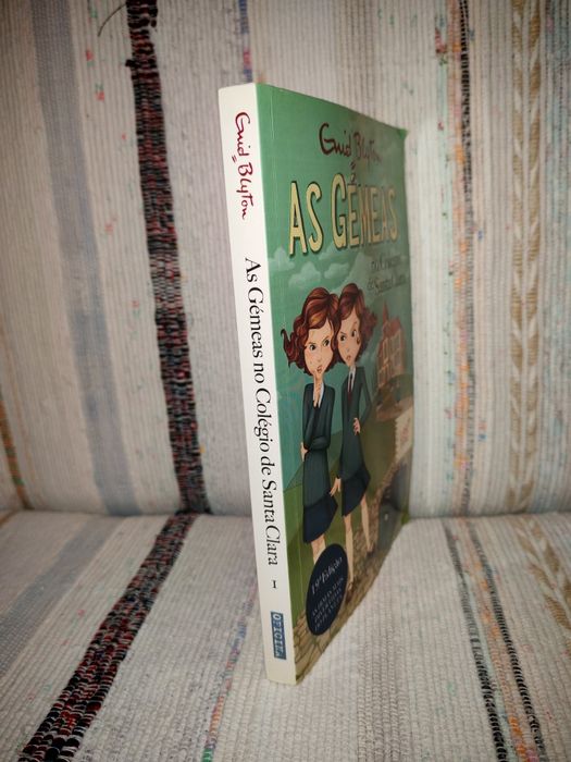 As gémeas no colégio de Santa Clara | Enid Blynton (Portes grátis)