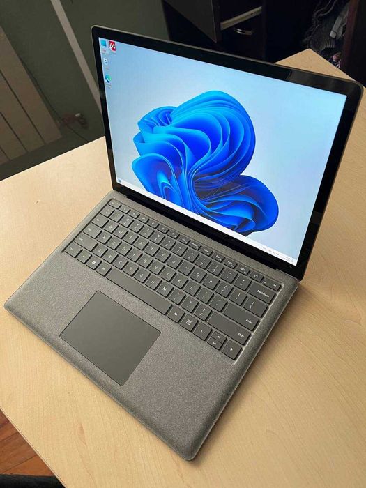 Ноутбук Ультрабук Microsoft Surface Laptop 2 13.3 2k i5 8Gb 256Gb 99%