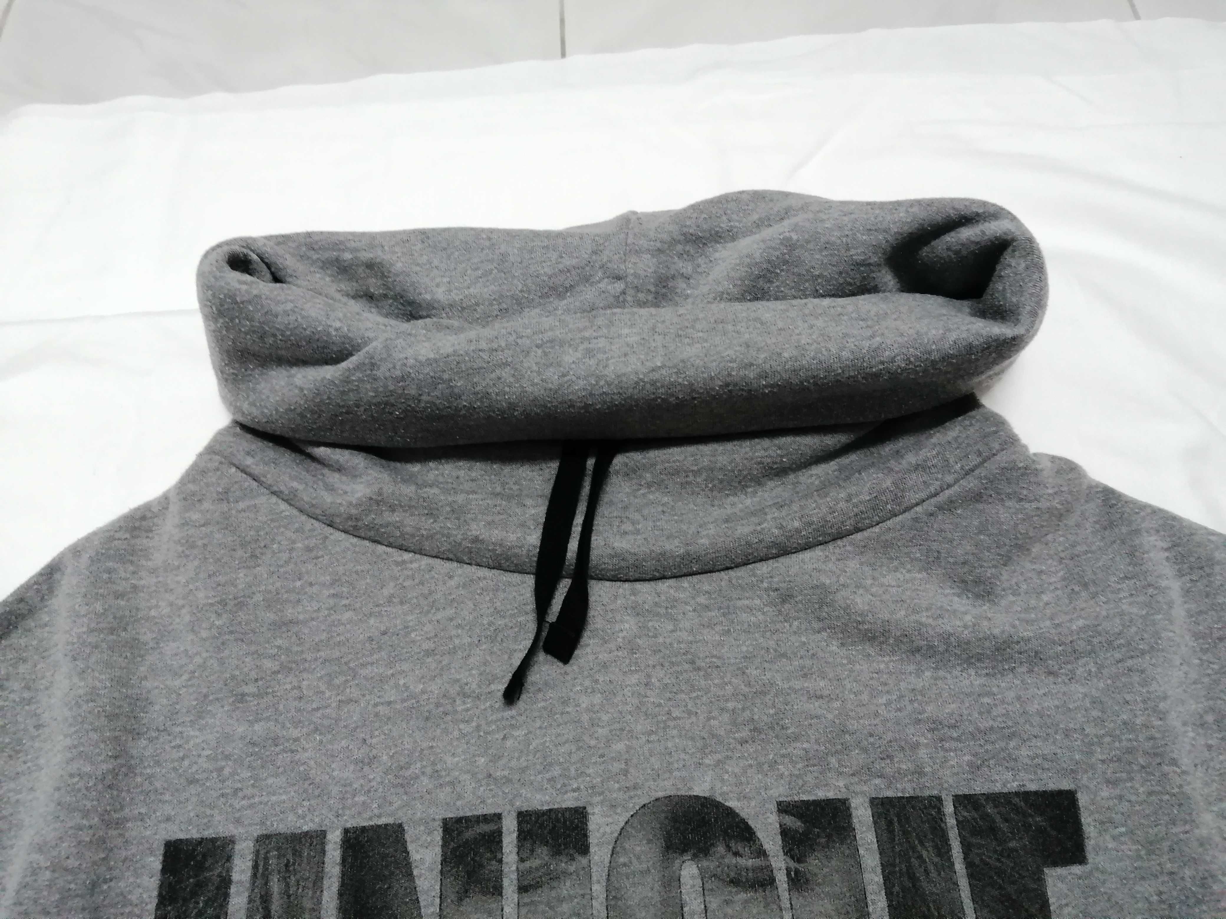 Sweat cinzenta com gola
