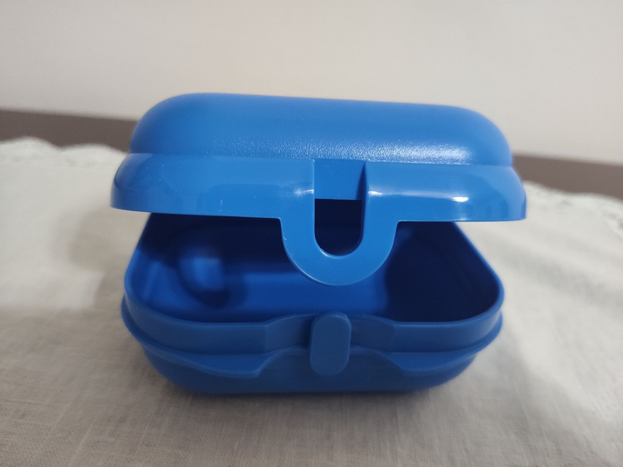 Ostra Donald Tupperware